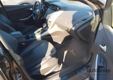 2014 Ford Focus Se z USA, uszkodzony, nr VIN 1FADP3K27EL337354